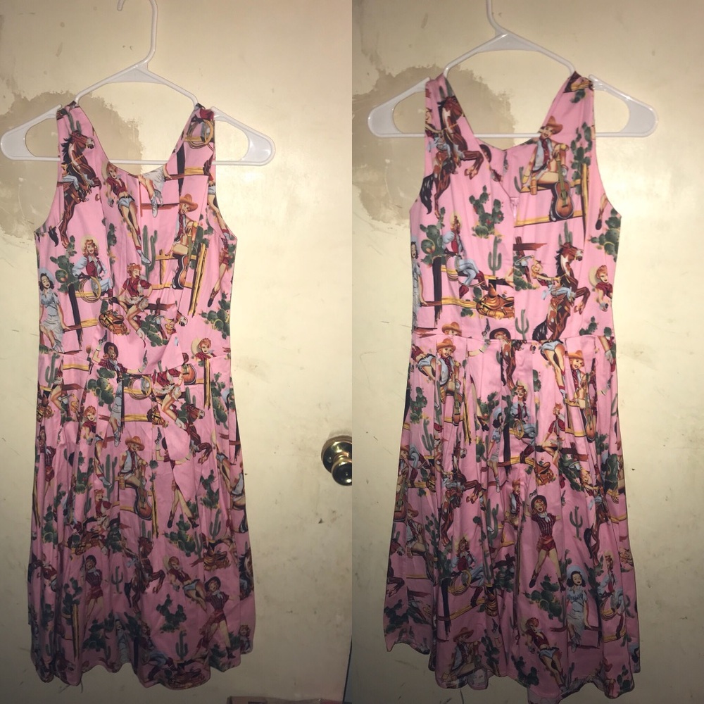 Pin-up girl style dress with print